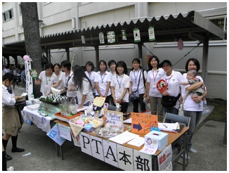 2009/9/18暑い中、外で頑張るPTAの皆さん